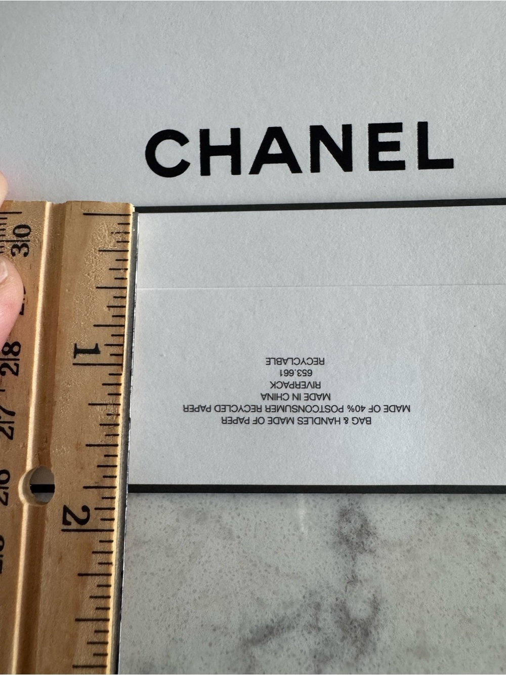 CHANEL Black and White Gift bags - Picture 8 of 9